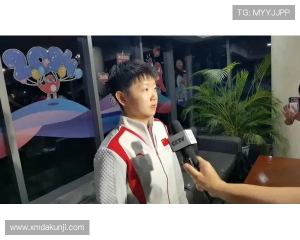 孙颖莎的行李箱里塞了三双球鞋和一张全家福，训练完直接飞巴黎看秀？